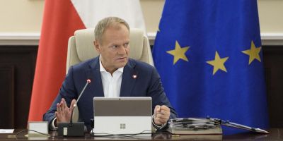 Kemény beszédet tartott Donald Tusk, követelni fogja Európában a menedékjog ideiglenes regionális felfüggesztését