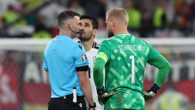 Nekiment a bírónak a potyagólt kapó Schmeichel a spanyolok győzelme miatt