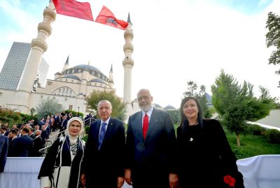 Balkáni vizit: Erdoğan Tiranában és Belgrádban