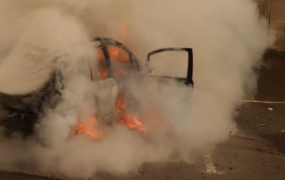 Kigyulladt és teljes terjedelmében lángolt egy autó a XVII. kerületben