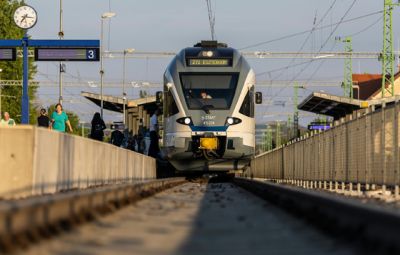  Lejárt a mozdonyvezető munkaideje, ezért útközben leszállt a vonatról  