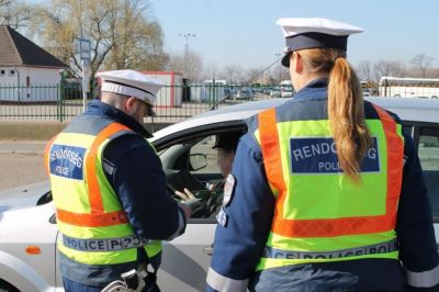 1000 vas megyei sofőrből 200-an kézben tartott mobillal vezettek