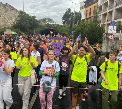 Pécs Pride, főtérre szervezett drag queen show és emberi jogi fesztivál a Helyreigazításban