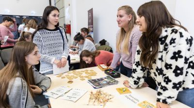 Izgalmas munkával várták a fiatalokat az IKSZ börzén