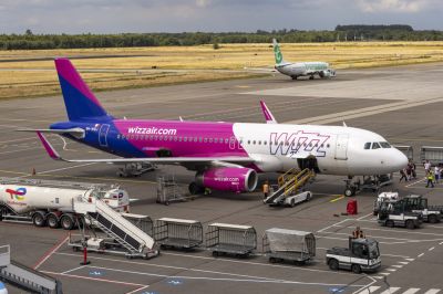 Át kellett startolnia, Tiranában landolt Podgorica helyett a Wizz Air gépe