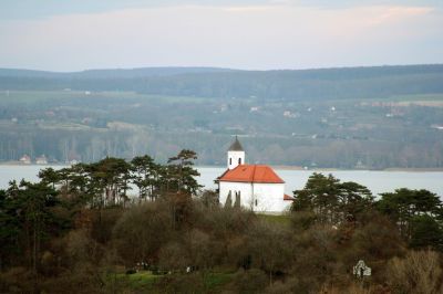 Hiszel a csodákban? – Rejtélyes gyógyulások helyszíne ez a balatoni dombtető