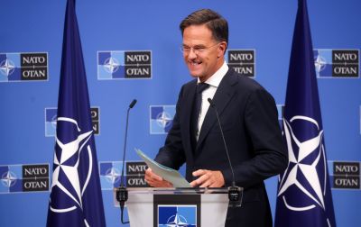 NATO főtitkár: Oroszország hangos, de nem erős