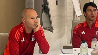 Iniesta nem lopja a napot, mutatjuk, mihez kezdett