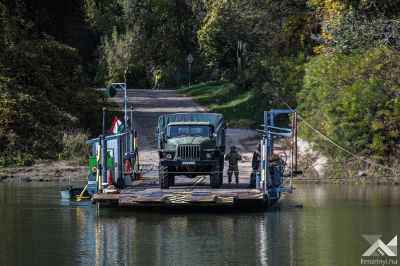 Nato konvojt imitáló Ural kelt át a Tiszán Baks és Mindszent között