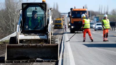 Autósok, figyelem: a következő napokban sávzárás lesz az M5-ösön