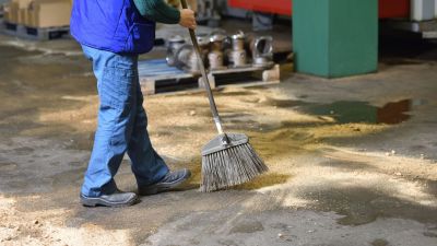 Forróvizes aknába esett egy nő, vádat emeltek egy férfi ellen