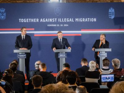 Közösen az illegális migráció ellen: Fico-Orbán-Vučić-találkozó Komáromban - VIDEÓVAL