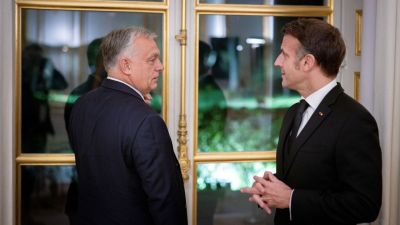 Orbán Viktort munkavacsorán fogadta Emmanuel Macron francia elnök