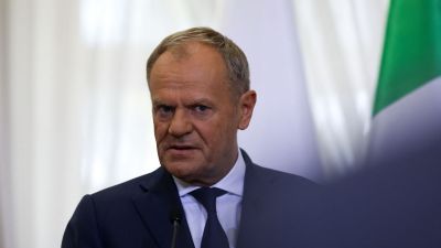 Tusk ráfekszik a migrációra, de csak belpolitikai céljai vezérlik