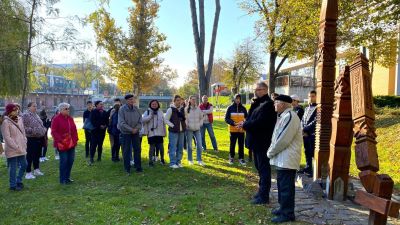 Kettétört kopjafa, leborított obeliszk: felkeresték Békéscsaba 1956-os emlékeit