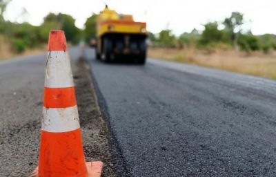 Ma kezdődtek meg az útburkolati munkálatok Nagykónyiban