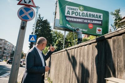 Pénteken éjfélkor rajtol az államelnökválasztás kampánya: 14 jelölt méretkezik meg