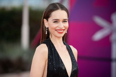 „Túlélőnek neveznek, pedig csak ösztönből éltem tovább” – Ma 38 éves Emilia Clarke