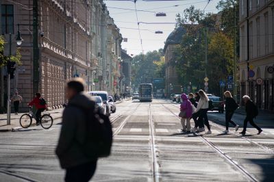 Érinti a tram-traint is a vasárnapi óraátállítás