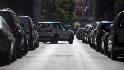 A parkolási díjak emelésével borzolja a kedélyeket több baloldali kerületi vezetés Budapesten