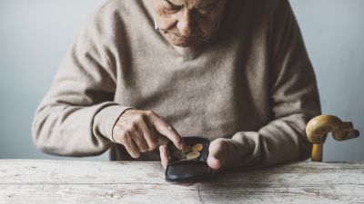 Egyre nagyobb bajban vannak a nyugdíjasok