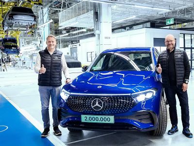 Legördült Kecskeméten a kétmilliomodik Mercedes a gyártósorról – ez történt a 43. héten