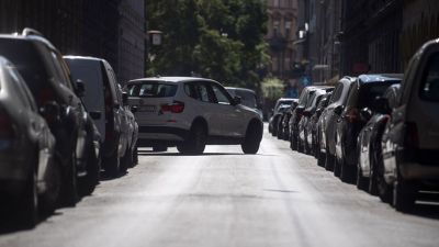 Újabb csapásokat mérnek a budapesti autótulajdonosokra