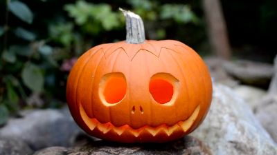 10 tökfestési ötlet a rendetlenségmentes halloweeni megjelenítéshez