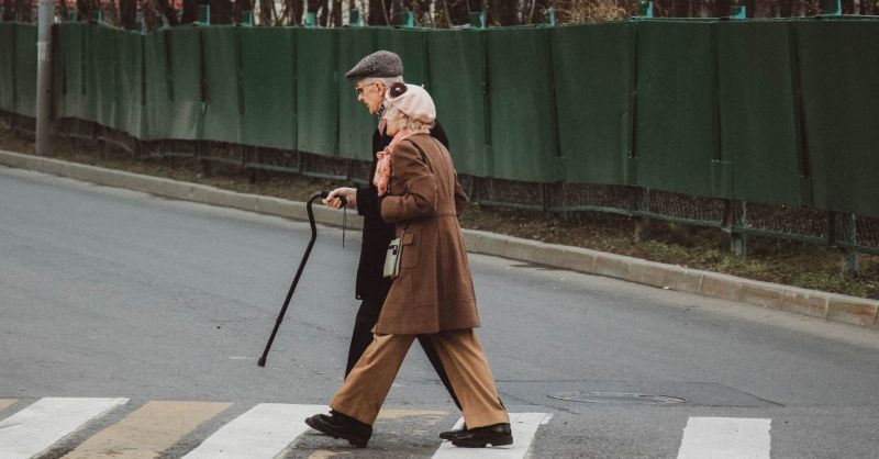 A román nyugdíjak a kanyarban előznek