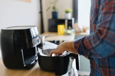 Ne tegyen sütőpapírt a Air Fryer-be, mert ez a következő problémákat okozhatja.