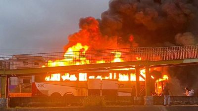 Videón a tragédia, hiába menekült, bennégett a buszban a 30 éves férfi