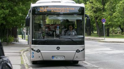 Csak akkor indítanak plusz buszt a kecskeméti köztemetőhöz, ha a tömeg indokolja