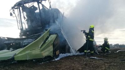 Fotókon a kombájntűz: csak a váz maradt a hatalmas gépből