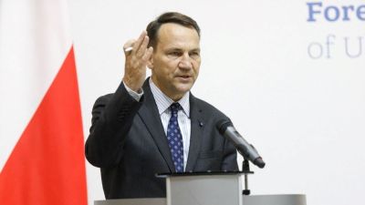 „Úgy tűnik, Viktor a Lenin-rendre hajt” – kíméletlenül beleállt Orbánba a lengyel külügyminiszter