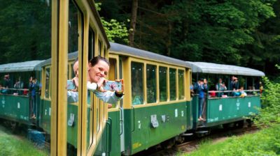 Ingyenes vidéki utazás, kell ennél több? Így pörgetnék fel a családi turizmust a Kajlások