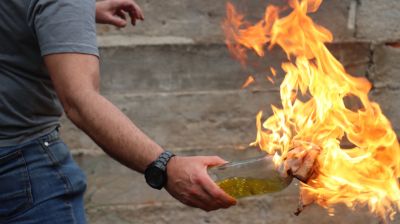 Őrizetbe vettek egy pécsi férfit: Molotov-koktéllal akart bosszút állni