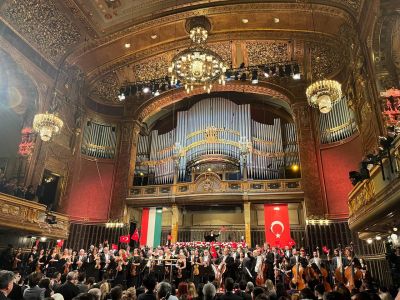 Török-magyar kulturális évad: Köztársaság Napja ünnep Budapesten az elnöki szimfonikusokkal