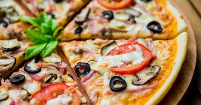 Pizzát evett egy étteremben: nem sokkal később halott volt a 14 éves lány