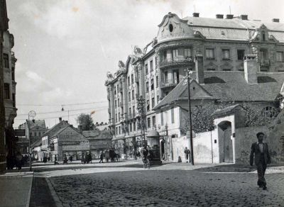 Aszfalt helyett kőburkolatot kért kétezer Kishegyesi úti lakos, nekik kellett állni a munkadíj különbözetét