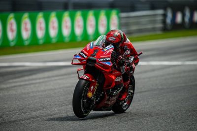 Bagnaia fél tizeddel az elcsúszó Martin előtt, a Yamahák a top 10-ben