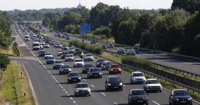 Többen karamboloztak Kápolnásnyéknél: az M3-as autópálya több helyen beállt, kilométeres torlódások az M7-esen