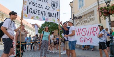 Itt a felmérés, még a fideszesek is sokallják a kormányzati kontrollt, több pénzt adnának a településeknek egészségügyre és oktatásra is