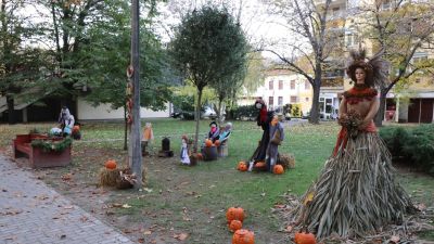 Tökös lett a csongrádi halloween díszlet – videóval