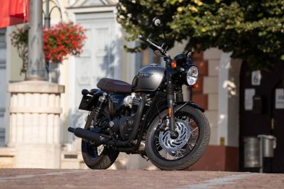 60 éves új motort tessék! - Teszt: Triumph Bonneville T120 Black