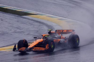 Norrisé az esős, ötször megszakított brazil időmérő, Verstappen csak a 17. helyről rajtolhat