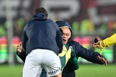 Félresikerült José Mourinho heroikus becsúszása a Fenerbahçe utolsó pillanatos győzelme után