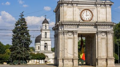 Itt vannak a választási eredmények: úgy tűnik egy időre elodázta az orosz befolyásszerzést Európa egyik legszegényebb állama