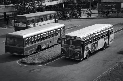 Szakadékba zuhant egy busz Indiában, 24-en meghaltak