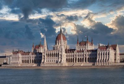 További félévvel meghosszabbítja a Fidesz a rendeleti kormányzást