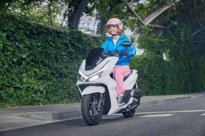 Hátsó tárcsafékkel és új külsővel érkezik az új Honda PCX125